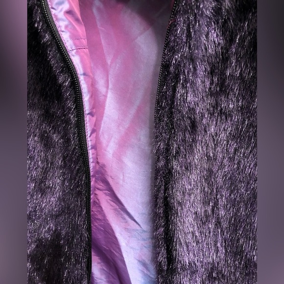 Guess size large purple faux fur reversible vest pockets inside & out - Picture 8 of 16